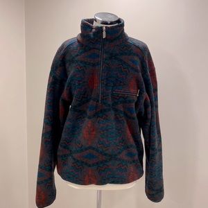 Large patterned pullover North Face fleece